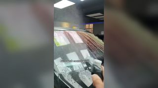 Автомобильная пленка меняет цвет под действием воды+